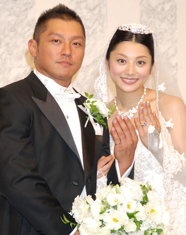 小池栄子の旦那・坂田亘の現在の借金はどのくらいある？逮捕されたのは本当か？